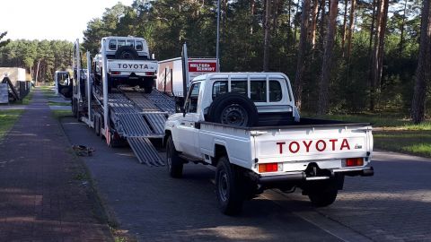 Германия передала еще 34 пикапа для ВСУ