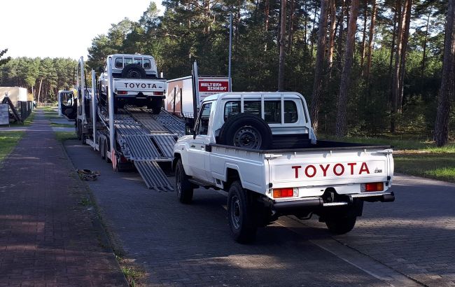 Германия передала еще 34 пикапа для ВСУ