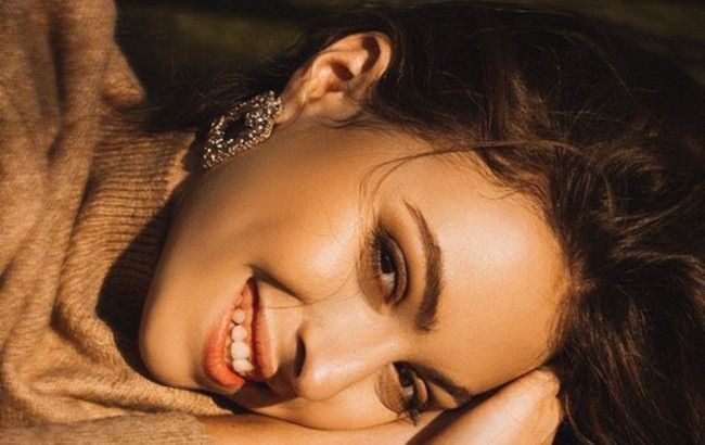 Еще себя покажет: дочь Поляковой в коротких шортах пожаловалась на изнанку работы моделью