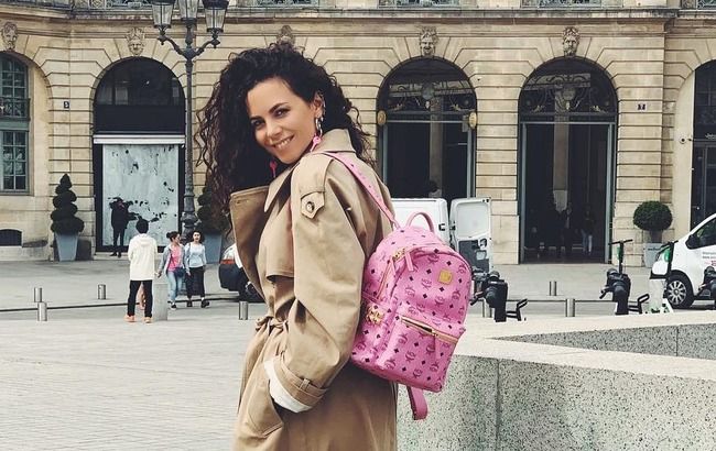 "Ключи от сердца": Настя Каменских взбудоражила сеть кокетливым фото из Парижа