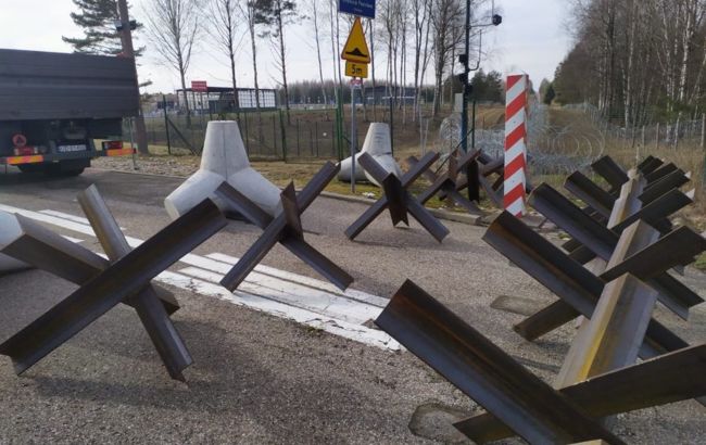 Польша ужесточает меры безопасности на границе с РФ и Беларусью: возводятся первые укрепления (фото)