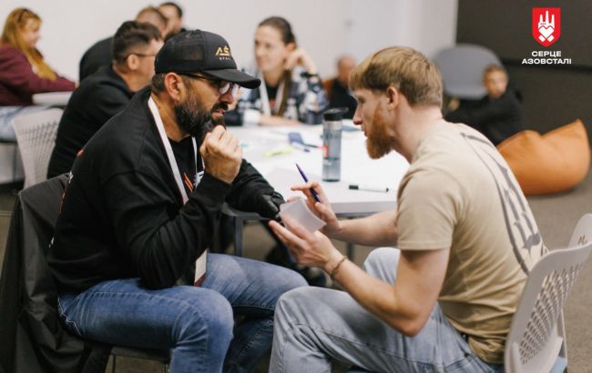 Допомагатимуть долати травму. Оборонці Маріуполя проходять навчання у Львові