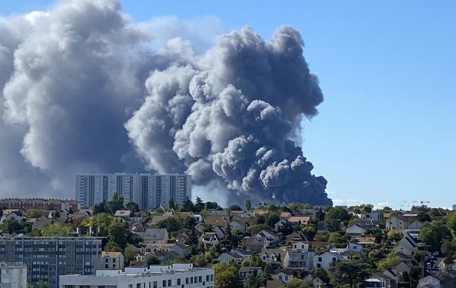 Під Парижем загорівся склад найбільшого у світі продовольчого ринку Rungis