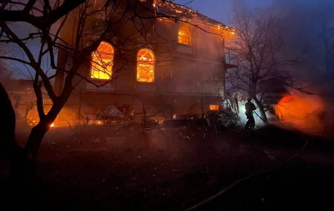 Атака РФ на Киев: огонь может распространиться на дом престарелых