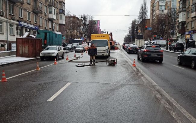У Києві обмеження руху на вулиці Вадима Гетьмана може тривати місяць