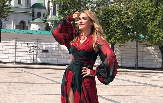 Ольга Сумская в вышиванке показала украинских звезд в национальных костюмах (фото)