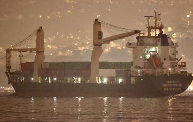 Российское судно с военным грузом из Сирии зашло в Черное море через Босфор, - СМИ