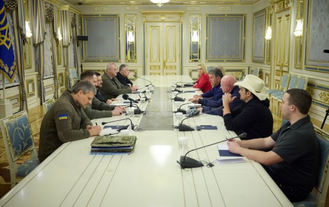 Зеленский провел встречу с двухпартийной делегацией Сената США