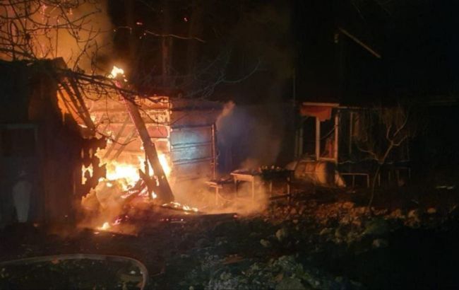 РФ вночі атакувала "Шахедами" південь України: у Миколаєві через уламки виникла пожежа