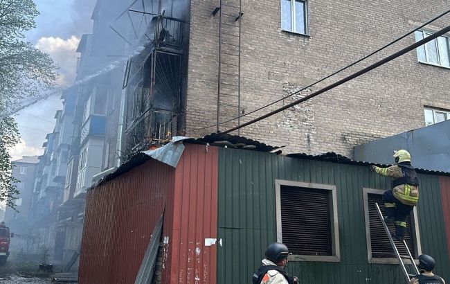 Россияне ударили по пятиэтажке в Константиновке: есть пострадавшие