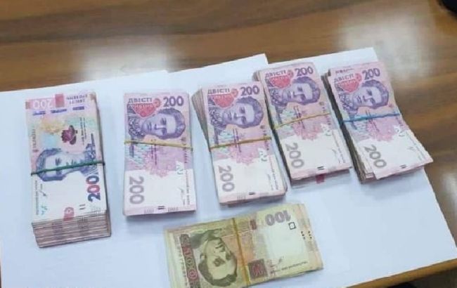 Організували схему для прикриття крадіжок пального. В Одесі посадовців УЗ викрили на хабарі