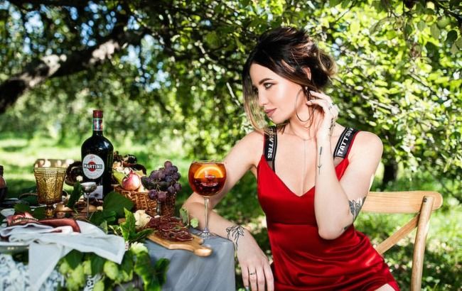 "Вообще не скучаю": Дорофеева в коротких шортах рассказала о своих предпочтениях