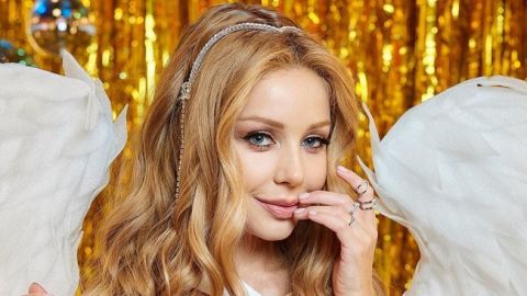 Чистый соблазн: обольстительная Тина Кароль оголила грудь на постельном фото