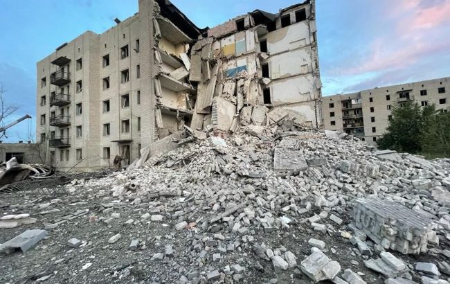 Під завалами будинку в Часовому Яру можуть перебувати ще понад 20 людей