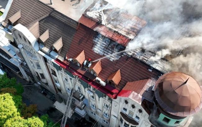 Пожар в центре Одессы тушат уже больше двух часов. Доступа к большинству помещений нет