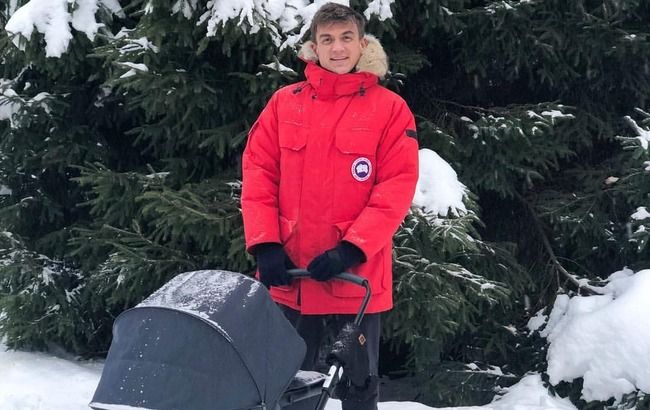 "Набегут папарацци": Влад Топалов умилил сеть фото с сыном на прогулке