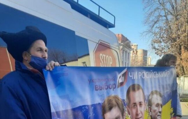 Вимагають дій від РНБО: у Києві продовжуються мітинги проти Загіда Краснова