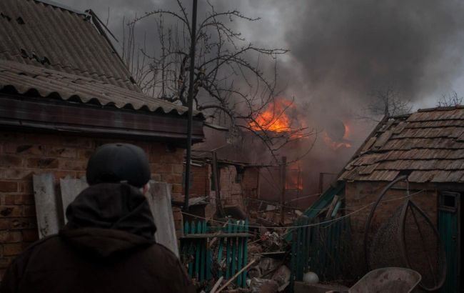 Два снаряди прилетіли в будинок. ЗСУ врятували чоловіка у Бахмуті після обстрілу
