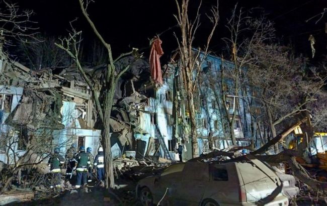 Число погибших после удара по многоэтажке в Запорожье выросло