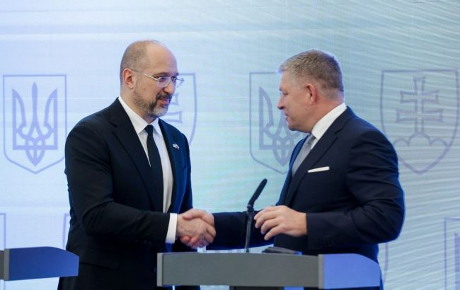 Шмигаль та Фіцо домовилися опрацювати скасування обмежень на агропродукцію з України