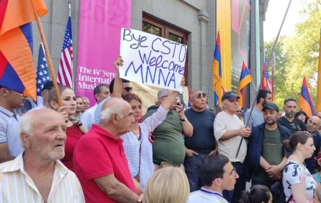 У столиці Вірменії мітингують за вихід із ОДКБ