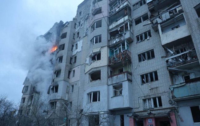 Росія вдарила КАБом по багатоповерхівці в Куп’янську, є постраждалі