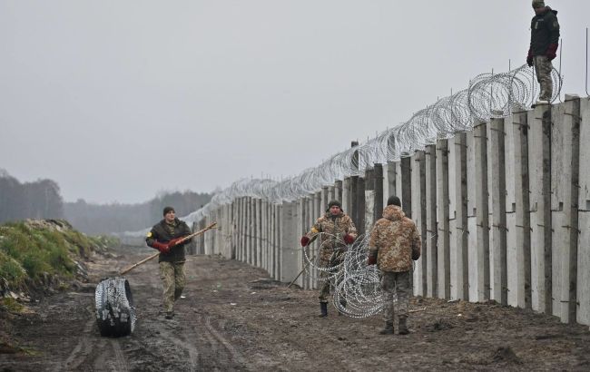 Україна зводить стіну на кордоні з Білоруссю: фото