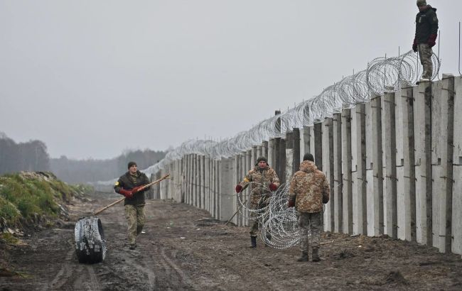 Украина возводит стену на границе с Беларусью: фото