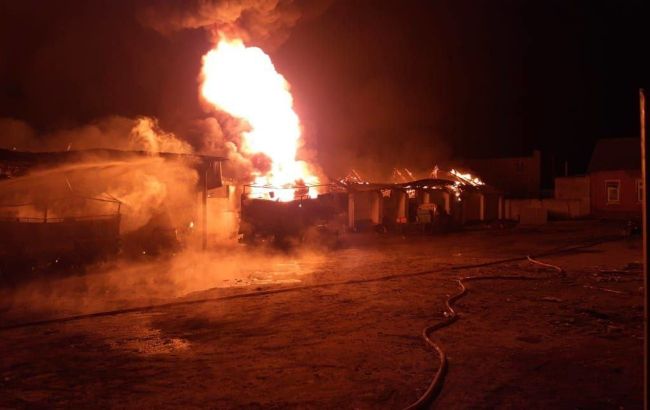 Зранку росіяни обстріляли Куп'янськ: влучили в будинки, почались сильні пожежі