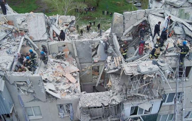 В Славянске из-под завалов достали еще одного ребенка, - СМИ