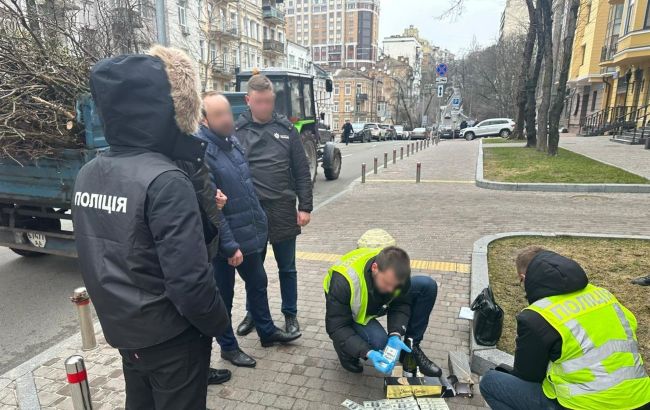 Чиновника Минкульта поймали на взятке: обещал помочь вывезти антикварное оружие