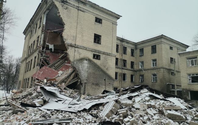 Россияне ударили из "Смерчей" по Украинску на Донбассе: повреждены 19 домов и школы