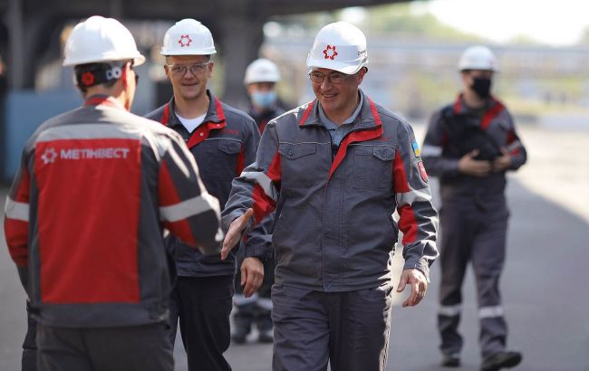 "Метинвест" Ахметова установит более 1500 ударопрочных окон в Запорожье