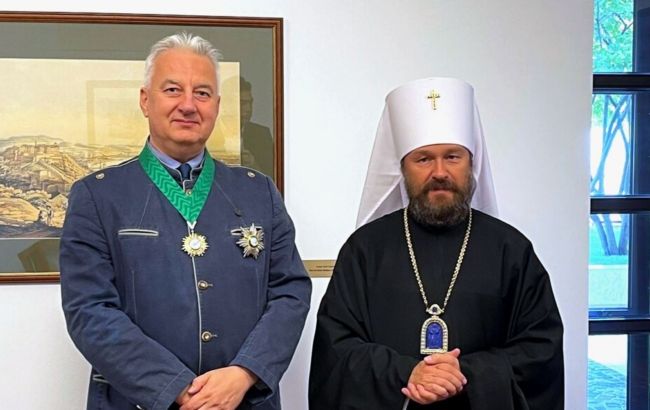 Благодарность за блокирование санкций? Венгерский вице-премьер получил орден от Кирилла