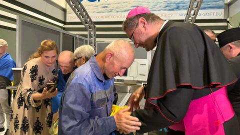 Повернення десятьох полонених в Україну: Зеленський показав відео