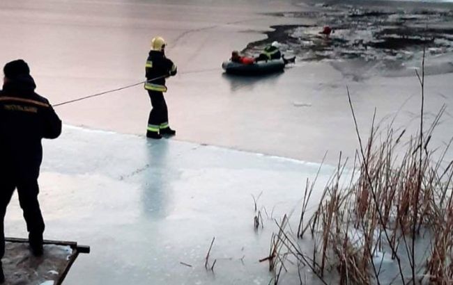 Як поводитись на льоду: 10 основних порад від рятувальників