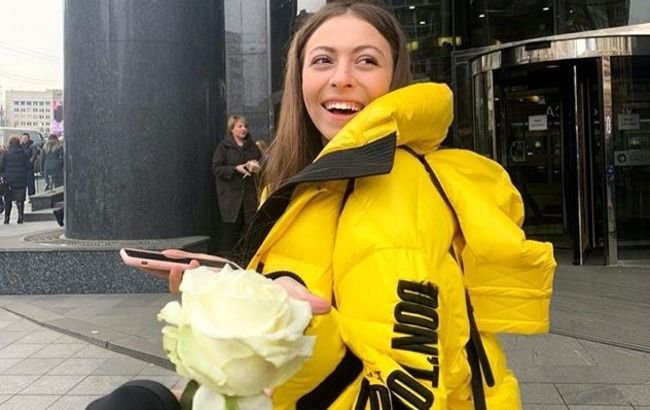 Дочка Олі Полякової в трендовому весняному луці засвітилася в центрі Києва під час карантину