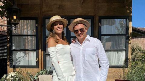 Горбунов и Осадчая без макияжа усадили сына за руль и показали образы в вышиванках в Турции