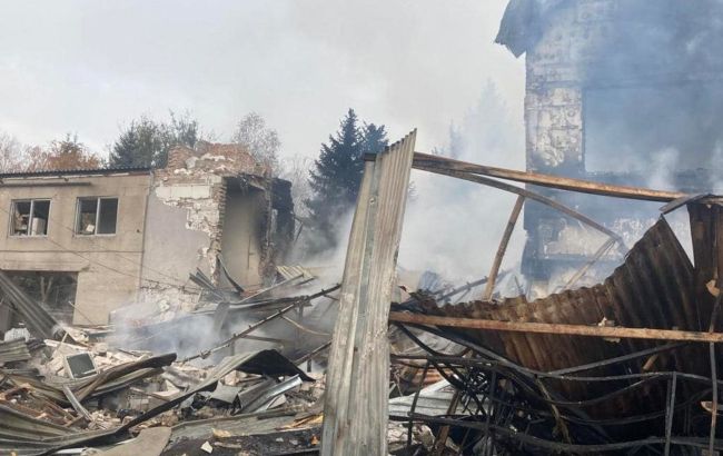 Російські окупанти вночі нанесли удар по Запоріжжю: одна людина загинула