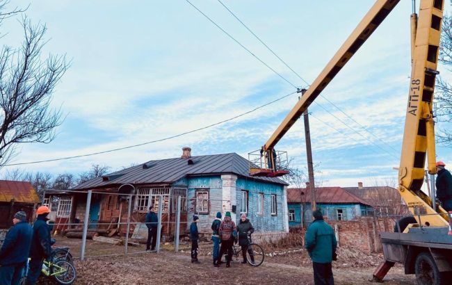 Оккупанты повредили электролинии в Сумской области: без света остались тысячи жителей