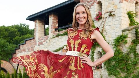 Отпадная шляпка! Смелая Катя Осадчая удивила сеть экстравагантным аксессуаром