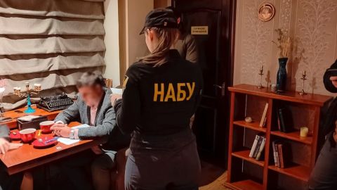 Замглавы Запорожского облсовета и его приспешникам объявили подозрения в деле о взятке