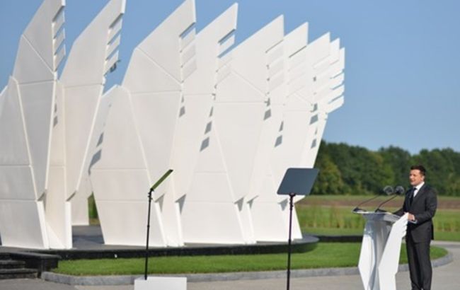 Зеленский открыл в Черкасской области арт-объект "Сердце Украины"