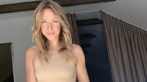 У білизні та прозорих колготах: Нікітюк у ліжку зізналася, на що проміняла відпочинок у теплих краях