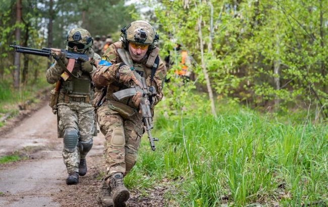 Учатся выявлять вражеские позиции и огневые точки: Наев показал тактическую подготовку военных