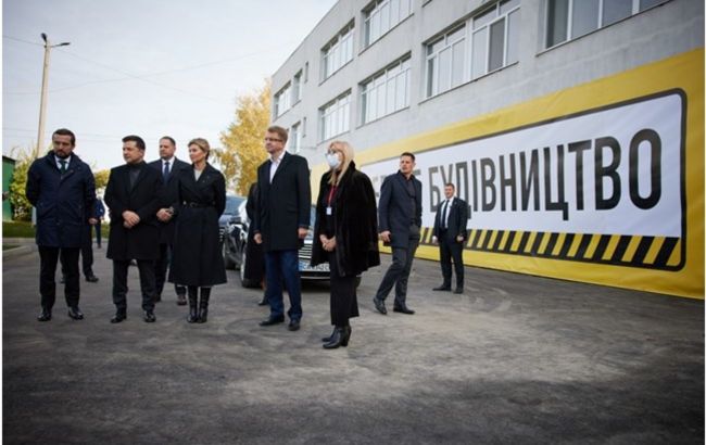 У Черкаській області в 2022 році побудують льодову арену і реконструюють три замки, - Зеленський