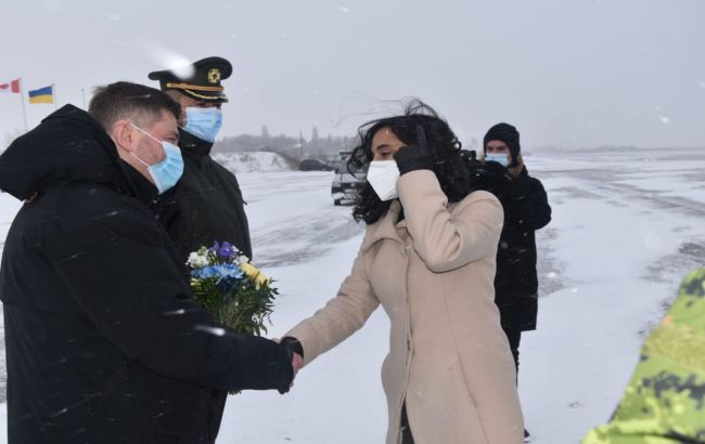 В Киев прибыла министр национальной обороны Канады