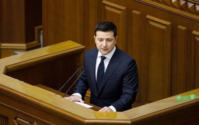 "Экономический паспорт" украинца приведет к росту госдолга, - экономист