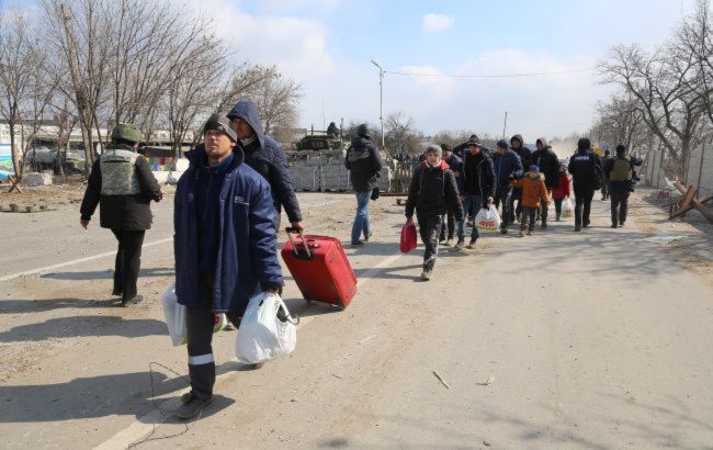 Через Токмак и Васильевку. Жители Запорожской области могут эвакуироваться с колонной из Мариуполя