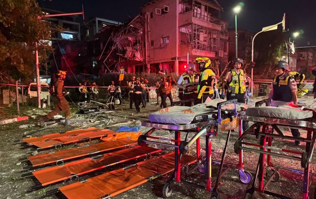 Десятки ракет и пострадавшие: детали третьей волны удара Ирана по Израилю